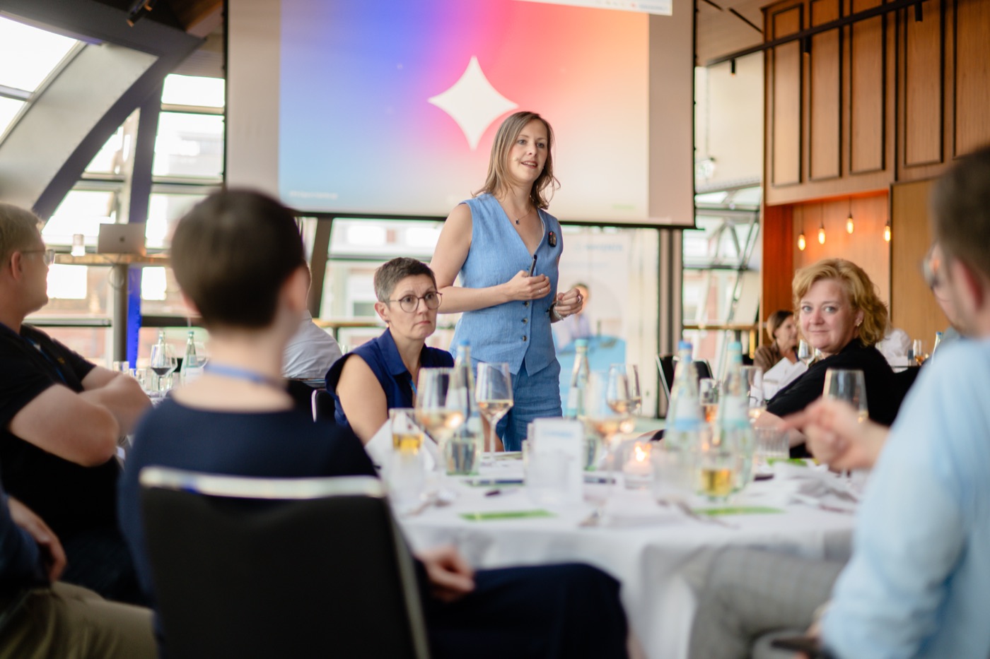 Saskia Hablasch im interaktiven Workshop mit Teilnehmenden